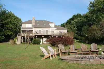 Image de 7br maison au bord du lac sur le côté public-parfait pour les familles de divertissement et grandes