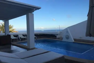 Image de Luxury detached villa: private heated pool, Wifi, A. C. & ocean view
