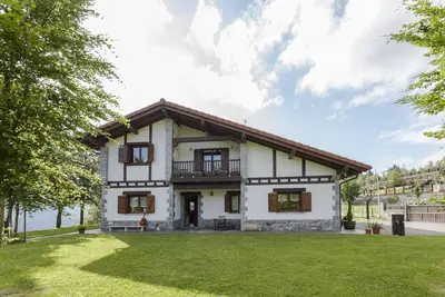 Image de Maison dans la vallée d'Arratia. Près de Bilbao, Saint-Sébastien, Vitoria et Pampelune.