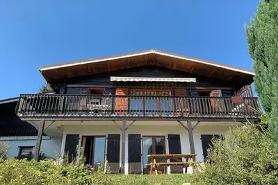 Image de Beau Chalet. Superbe Vue Panoramique Sur Gerardmer, Le Lac Et Les Montagnes