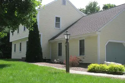 Image de Maison prête à accueillir votre prochain voyage Pour Wachusett Mountain!