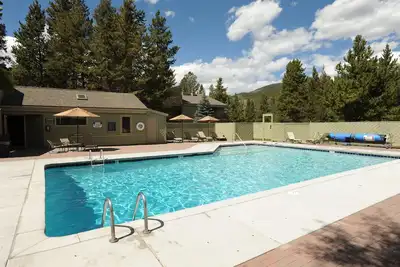 Image de Amazing Mountain Condo avec balcon privé et cheminée