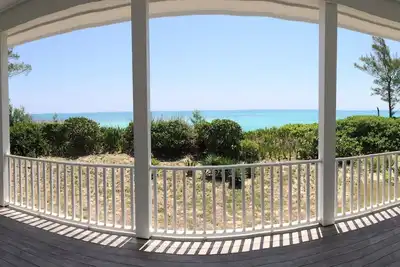 Image de Maison de luxe en bord de mer, vue magnifique