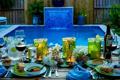 Image de Piscine au paradis, près de la plage, espaces de vie en plein air étonnants.