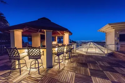 Image de Sauna, théâtre, salle de jeux, piscine, spa, terrasse sur le toit