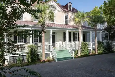 Image de Élégant 5 chambres à coucher 4 Bath au centre-ville de Charleston