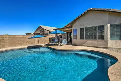 Image de Nouveau! Gold Canyon Home w / Pvt Pool & patio spacieux!