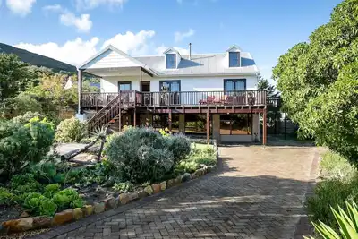Image de Appartement près de Cape Town avec vue mer et montagne, jardin, piscine, près de la plage.