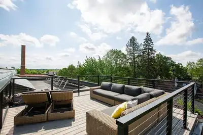 Image de Grande maison luxueuse de Linden Hills, promenade aux lacs, 50ème et France, boutiques, bars