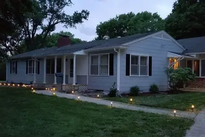 Image de 5 chambres de confort à un niveau dans la belle Gardner, Kansas