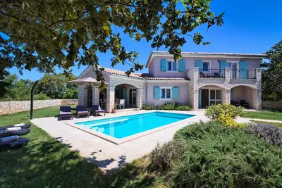 Image de Splendide Villa En Nature Avec Piscine.