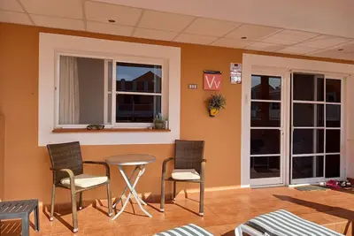 Image de Bel appartement de 2 chambres en bord de piscine, 2 grandes terrasses, Wifi Gratuit, Vue Libre T V