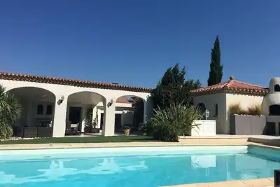 Image de Un écrin de verdure  et de raffinement pour une <br>piscine mythique à Carcassonne