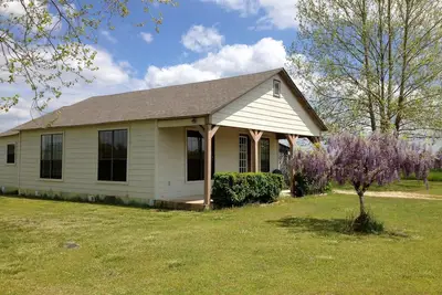 Image de Entièrement meublé avec deux chambres de ferme, \"La Petite Maison\" a tout!