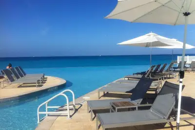 Image de Beau grand condo au paradis avec glissement de bateau en option jusqu'Ă 40 '