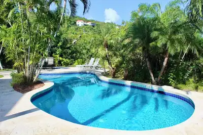 Image de Nouveau sur Vrbo! Villa avec 4 chambres égales avec piscine et de grandes vues et un accès facile