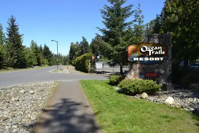 Image de Condo de 3 chambres à coucher, à distance de marche de la plage