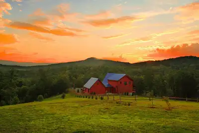 Image de Mountain View Luxury Lodge pour les retraites d’entreprise et les réunions de famille près de Mayberry