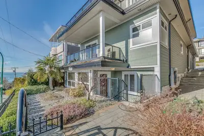 Image de 2 chambres. . . 2 salles de bain complètes. . . . Pas de frais de nettoyage. .