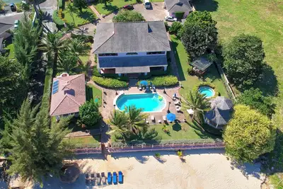 Image de Villa de luxe face à la plage avec 5 employés et entraîneur et chauffeur privés