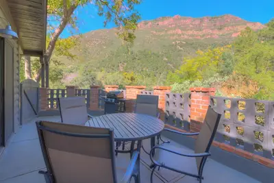 Image de Rafraîchissez-vous dans le Canyon / Cabine 1 avec accès privé à la terrasse et au ruisseau