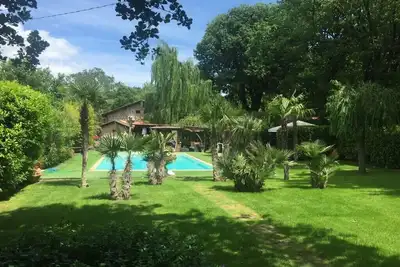 Villa toscane rustique avec piscine, wifi, jacuzzi extérieur,
