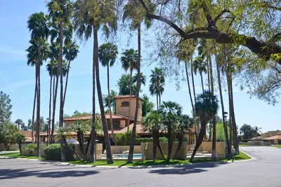 Image de 2 chambres Plus den! Situé au centre de I-17, I- 10, 1600 carrés