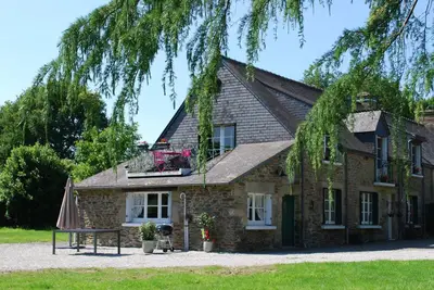 Image de maison de charme en plein coeur de la Bretagne toute équipée pour 8 personnes