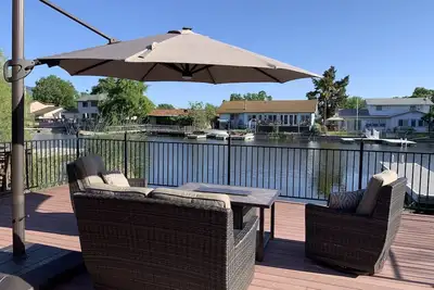 Image de Lake Living on the Water - Maison de maître avec quai privé à Lakeport (Clearlake)