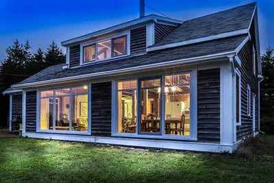 Image de Retraite unique sur la colline avec vue sur l'océan