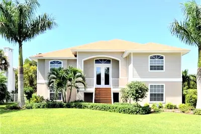 Image de Sanibel tranquillité - 4 chambres, 2 salles de bains, piscine chauffée, minutes à pied de la plage