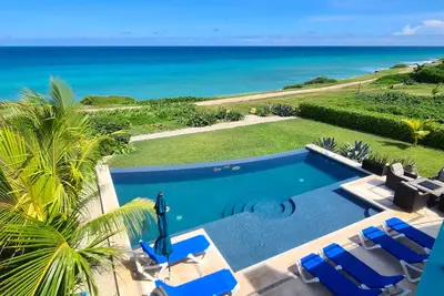 Image de Casa Flor De Mayo Oceanfront Avec Grande Piscine Infinity