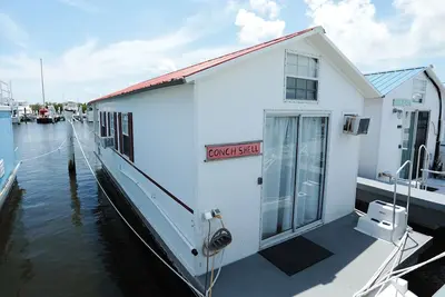 Image de Coucher de soleil sur le front de mer dans l’Aqua Villa Conch Shell @ Mangrove Resort Llc