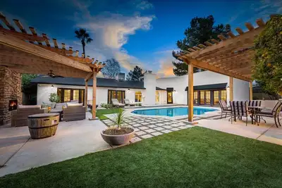 Image de Retraite Kierland avec piscine chauffée et foyer extérieur