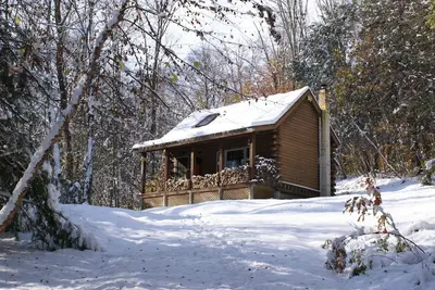 Image de Log Cabin - Cozy, pittoresque et pittoresque et prêt pour votre plaisir!