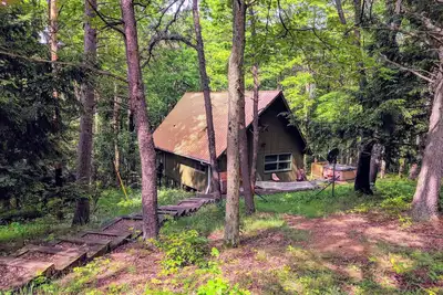 Image de Escapade confortable nichée sur une colline au cœur de Hocking Hills!