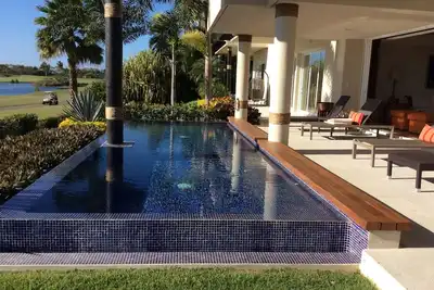 El Encanto 701. Condo de luxe, adhésion au golf Premier, piscine privée et voiturette de golf.