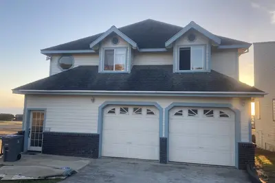 Image de Maison spacieuse, vue spectaculaire sur le littoral, terrain de golf et piste