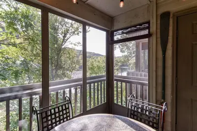 Image de Nouveau! Piscine intérieure, bord du lac, commodités de la Pointe Royale