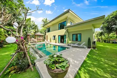 Image de Villa privée avec piscine. \"Baan Suaan Serenity\". Cachette tropicale de 4 chambres