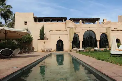 Image de Riad traditionnel, personnel de maison, l'art de vivre du Maroc.