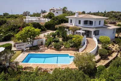 Image de Villa Sequeira - Villa près de Carvoeiro et de la plage de Marinha avec piscine privée