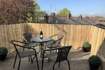 Image de Mia's Place-04 - Vivre au coeur de Chester