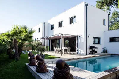 Maison idéalement située avec piscine chauffée