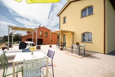 Image de Joli appartement dans une maison de vacances avec Wifi, piscine, climatisation, Tv, patio, parking
