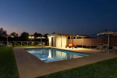 Image de Appartement dans une maison de vacances avec Wifi, climatisation, piscine, Tv, vue panoramique