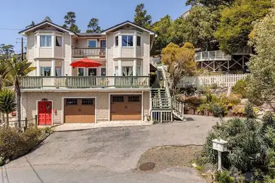Image de Château victorienne de luxe avec vue sur l'océan. De nombreux équipements.