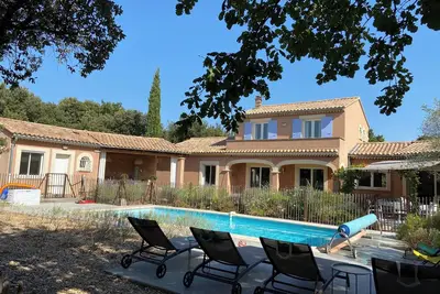 Image de Villa provençale au cœur de la chênaie