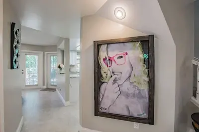 Image de Oasis holistique de luxe par Bayshore / Hyde Park / SoHo