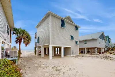 Image de Nouvelle Liste! Spacieux, maison front de mer w / ponts, vue sur la plage et promenade privée